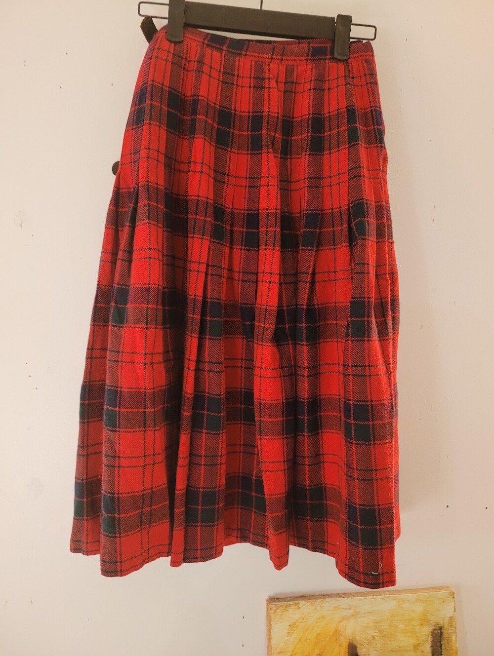 VTG Mosbrook XS Wool Tartan Red Plaid Skirt Leather Buckle Hook - Picture 7 of 11